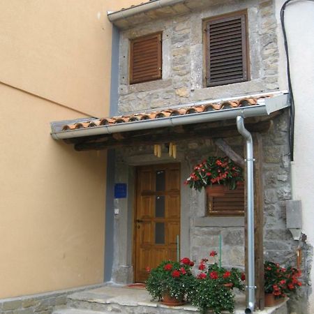 Apartamento Antonia & Arian Roč Exterior foto
