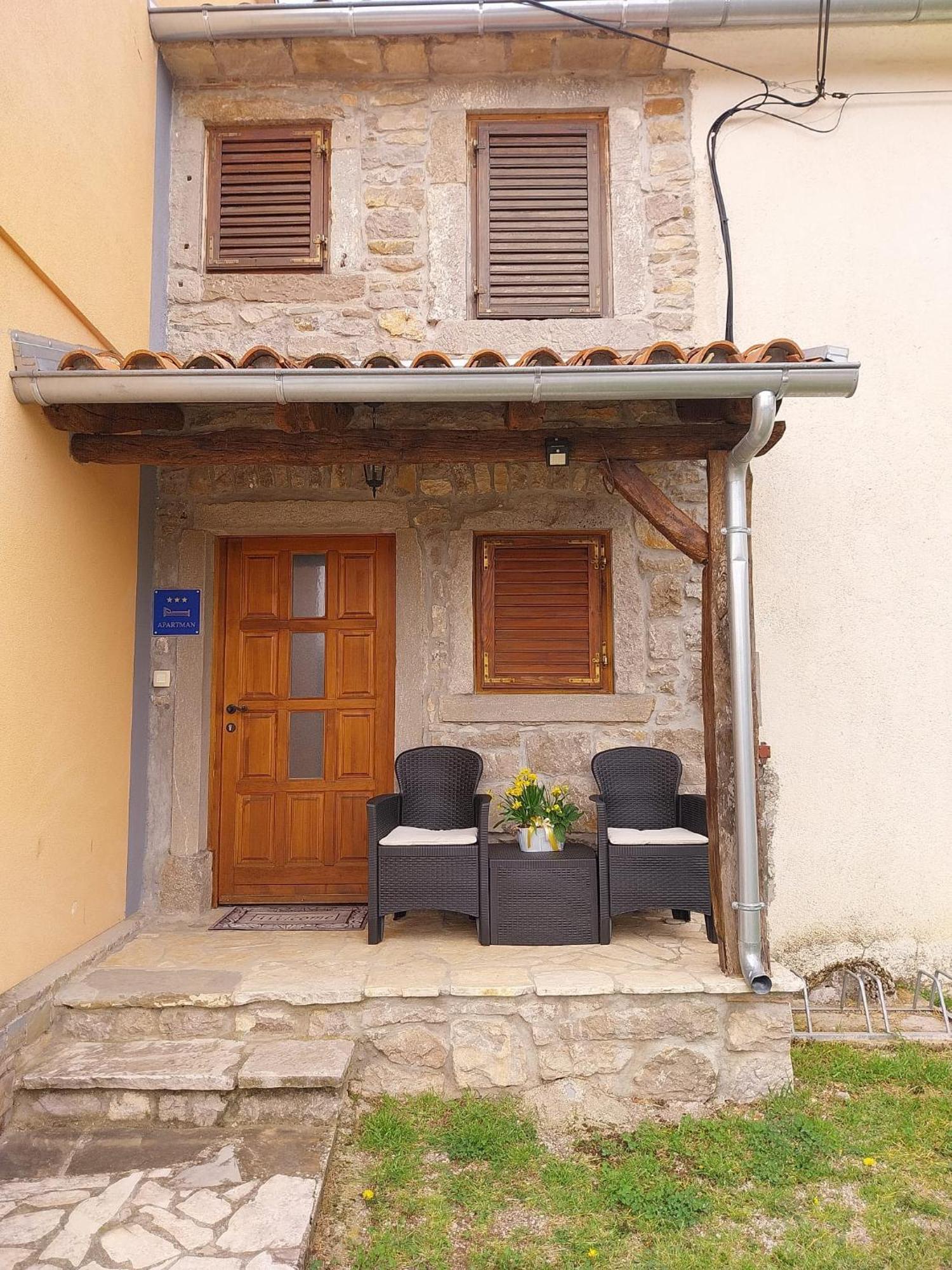 Apartamento Antonia & Arian Roč Exterior foto